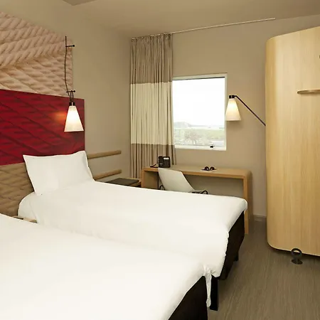 イビス センター ラック ホテル 3*