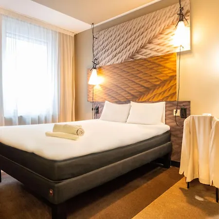 Ibis Centre Hotel 3*