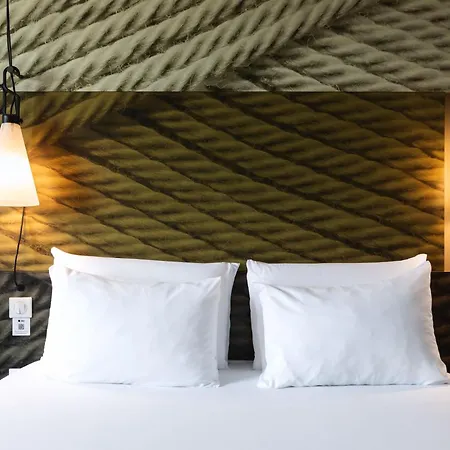 Ibis Centre Hotel 3*