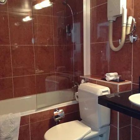 Hotel Ibis Centre 3*