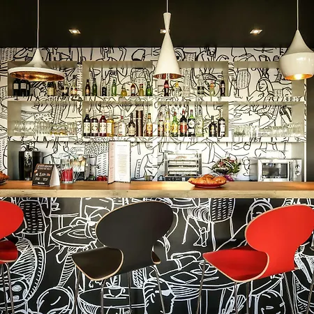 Ibis Centre Hotel 3*
